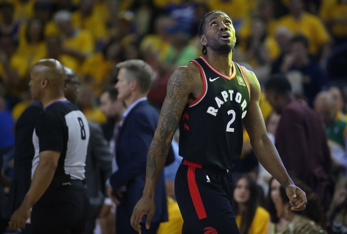 Kawhi Leonard cân bằng kỷ lục với Kobe Bryant và LeBron James tại NBA Playoffs Kawhi Leonard cân bằng kỷ lục với Kobe Bryant và LeBron James tại NBA Playoffs